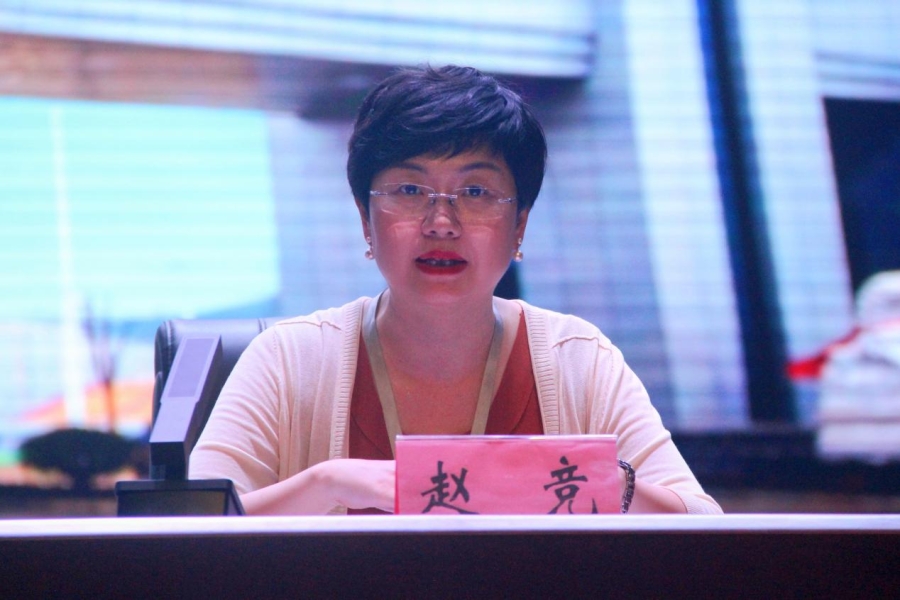 弦歌不輟育桃李，奮楫揚帆啟新程 湖南幼專2025級新生開啟人工智能應用軟件學習之旅